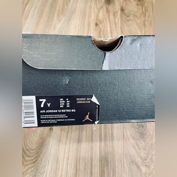 Air Jordan 12 Retro BG 807718-601 Size 7 Y EUC - Picture 2 of 8